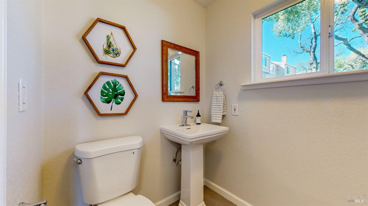 Detail Gallery Image 21 of 63 For 1253 Royal Oak Ter #C,  Novato,  CA 94947 - 3 Beds | 2/1 Baths