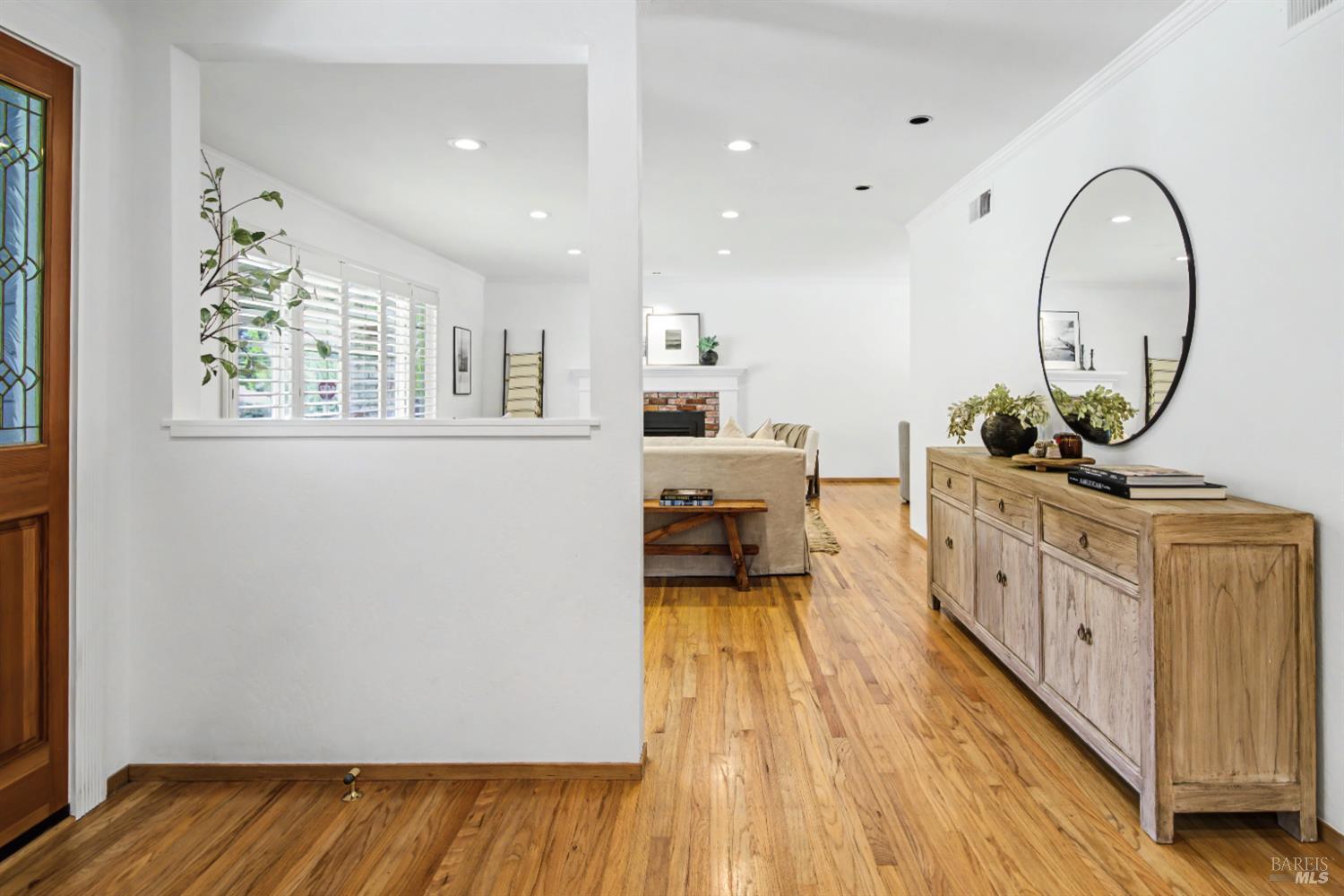 Detail Gallery Image 7 of 48 For 255 Knight Dr, San Rafael,  CA 94901 - 3 Beds | 2 Baths