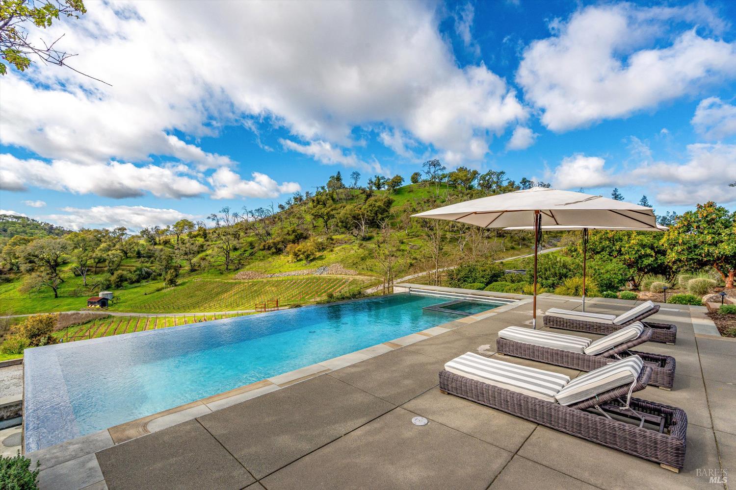 Detail Gallery Image 8 of 82 For 2843 Wright Ranch Ln, Healdsburg,  CA 95448 - 4 Beds | 3/1 Baths