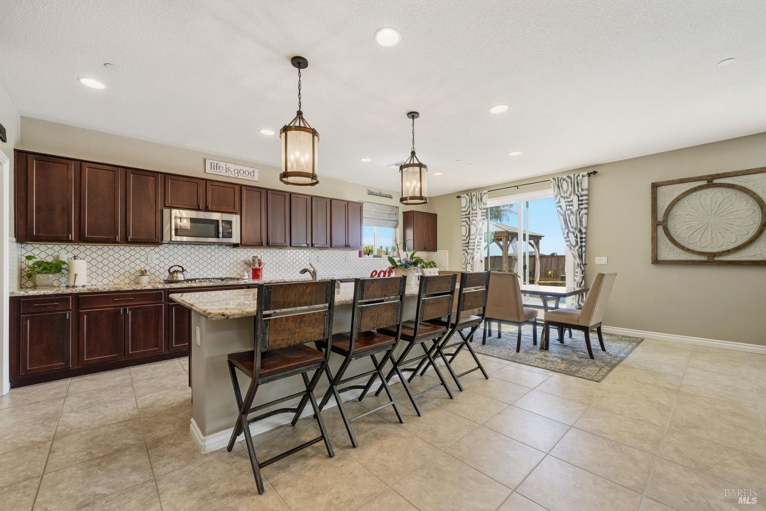 Detail Gallery Image 12 of 63 For 2481 Hancock Dr, Fairfield,  CA 94533 - 5 Beds | 3/1 Baths