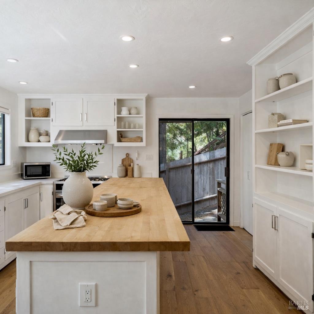 Detail Gallery Image 12 of 30 For 250 Evergreen Ave, Mill Valley,  CA 94941 - 3 Beds | 2 Baths