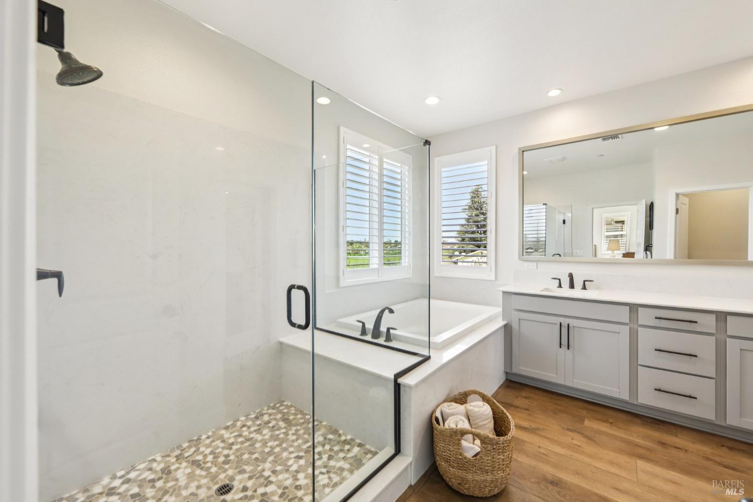 Detail Gallery Image 25 of 56 For 2453 Francisco Ave, Santa Rosa,  CA 95403 - 4 Beds | 3 Baths