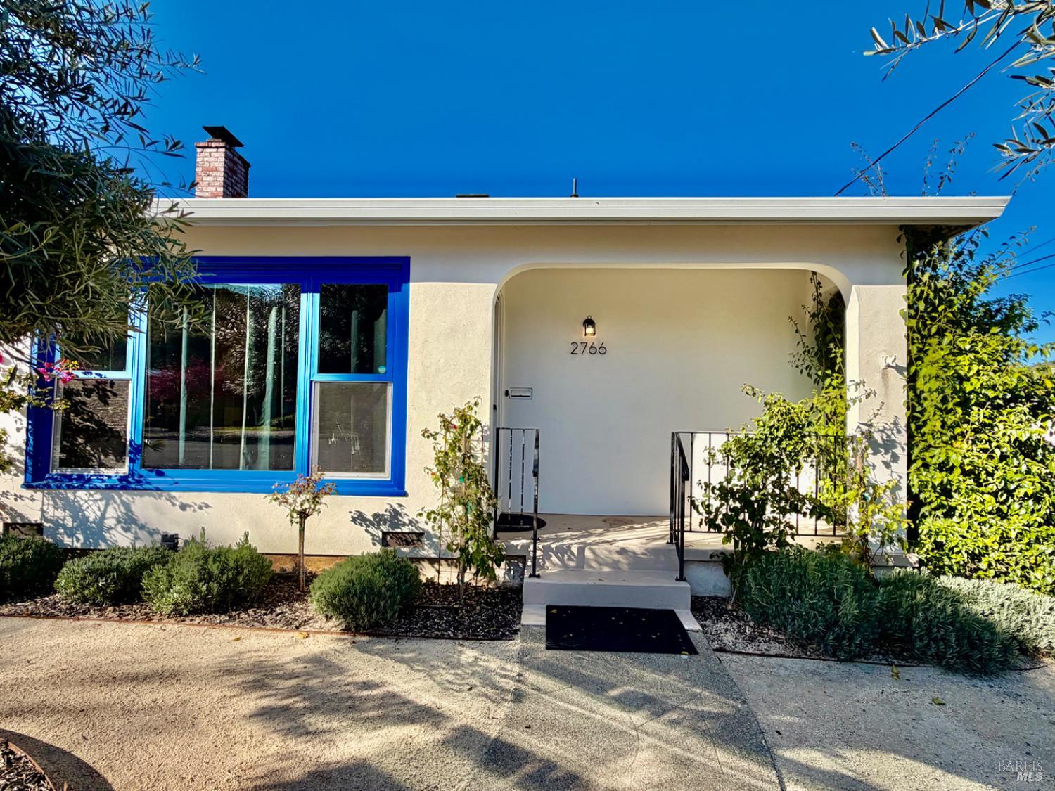 Detail Gallery Image 2 of 55 For 2766 Iowa St, Napa,  CA 94558 - 3 Beds | 1/1 Baths