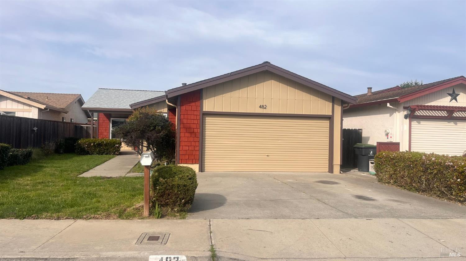 Detail Gallery Image 2 of 11 For 482 Vivienne Dr, Watsonville,  CA 95076 - 2 Beds | 2 Baths