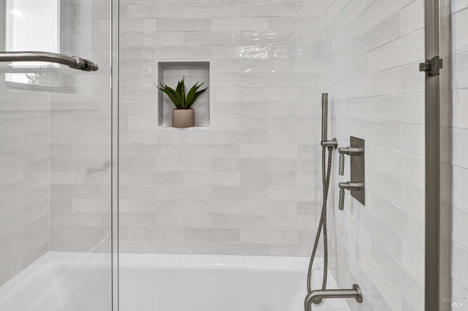 Detail Gallery Image 29 of 37 For 2011 Long Leaf Ct, Santa Rosa,  CA 95403 - 4 Beds | 3 Baths