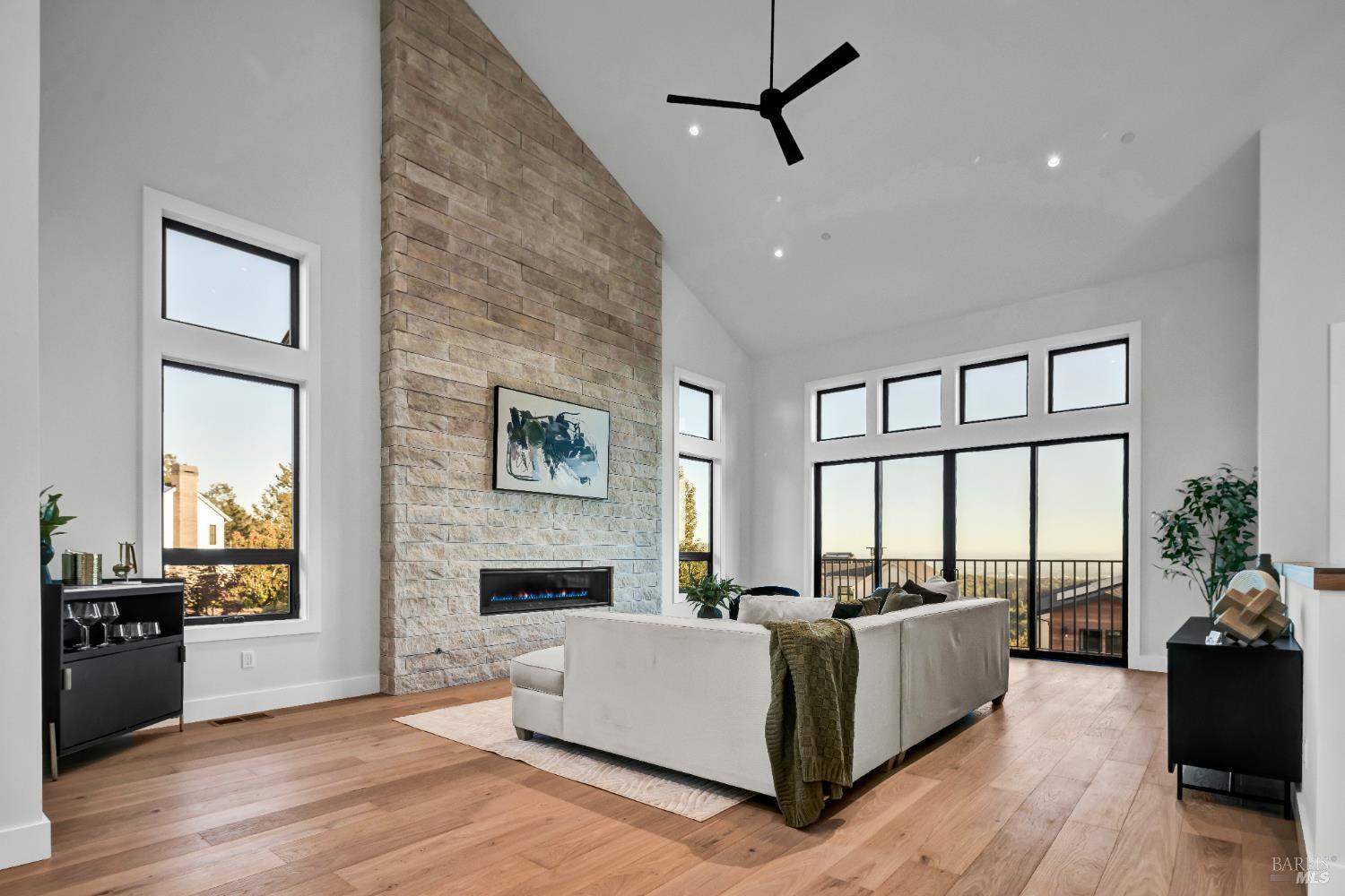 Detail Gallery Image 2 of 37 For 2011 Long Leaf Ct, Santa Rosa,  CA 95403 - 4 Beds | 3 Baths