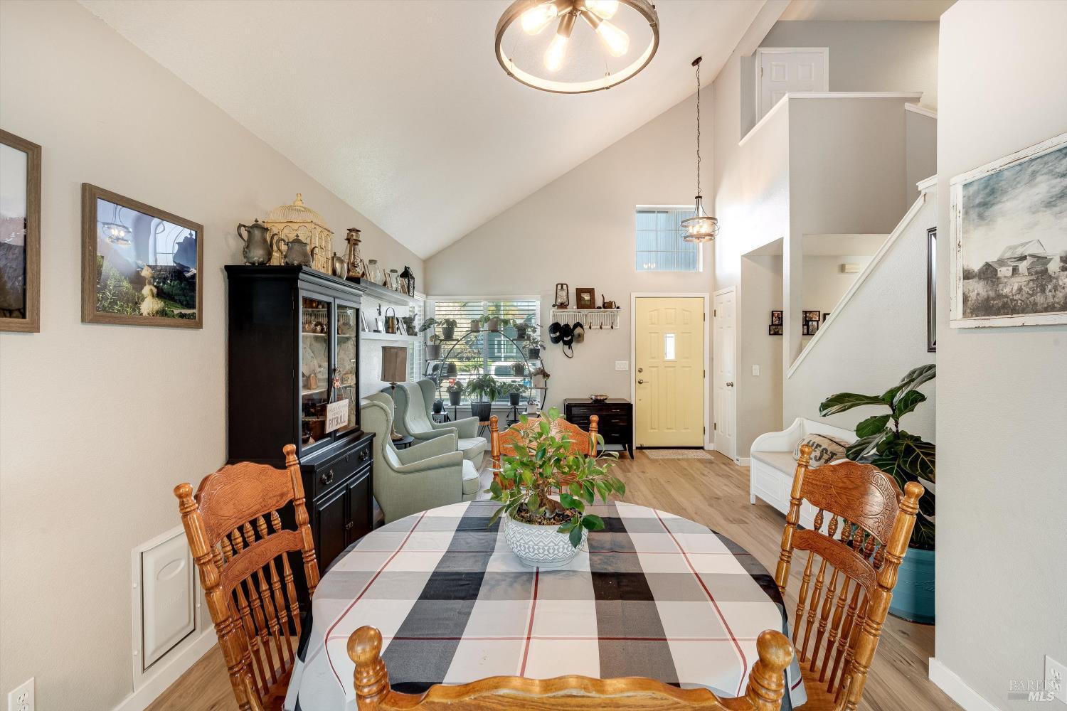 Detail Gallery Image 32 of 65 For 532 Walten Way, Windsor,  CA 95492 - 4 Beds | 2/1 Baths