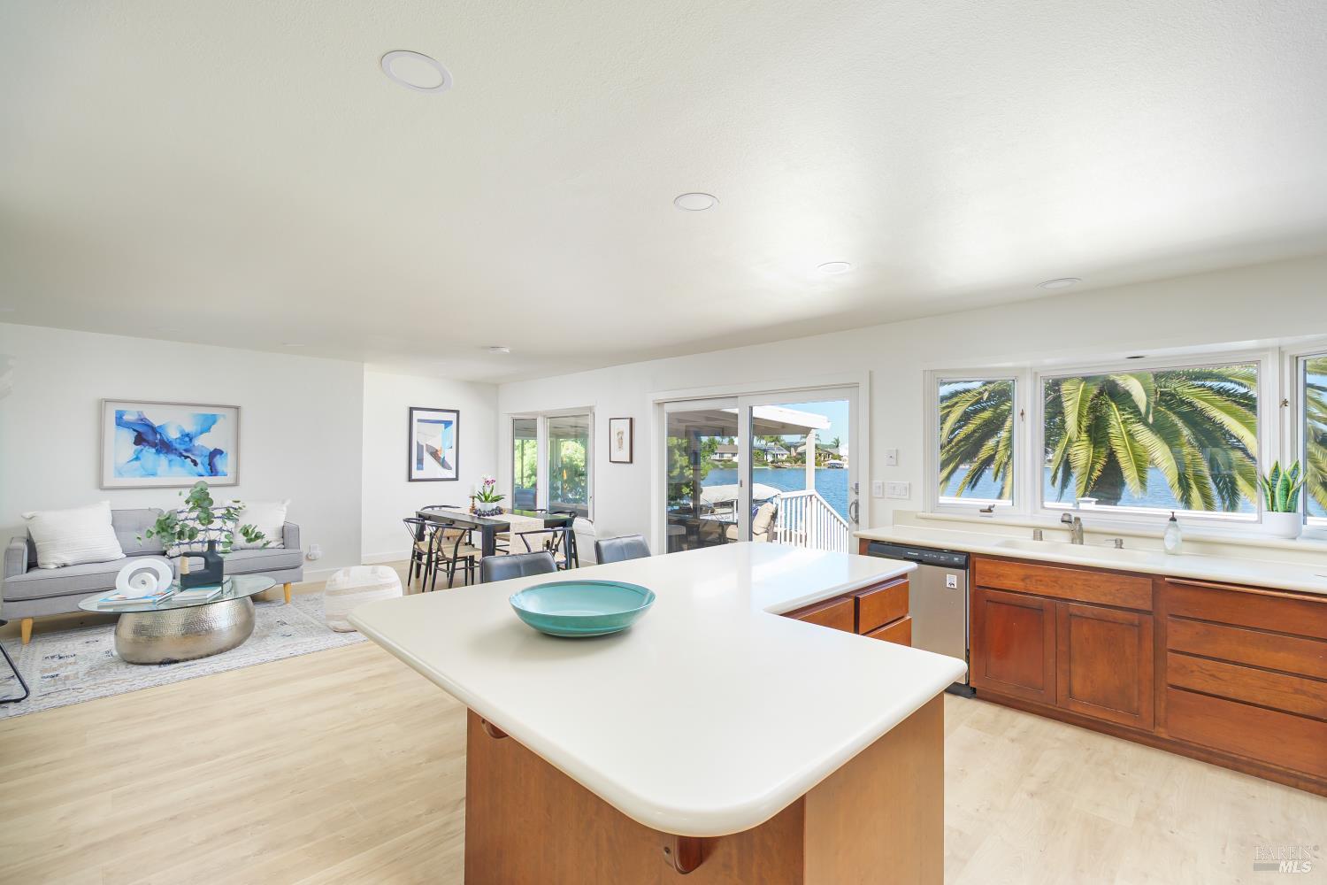 Detail Gallery Image 13 of 37 For 45 Del Oro Lagoon Dr, Novato,  CA 94949 - 3 Beds | 2 Baths