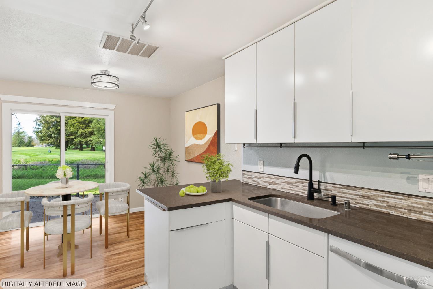 Detail Gallery Image 13 of 39 For 790 Hudis Dr, Rohnert Park,  CA 94928 - 2 Beds | 1/1 Baths