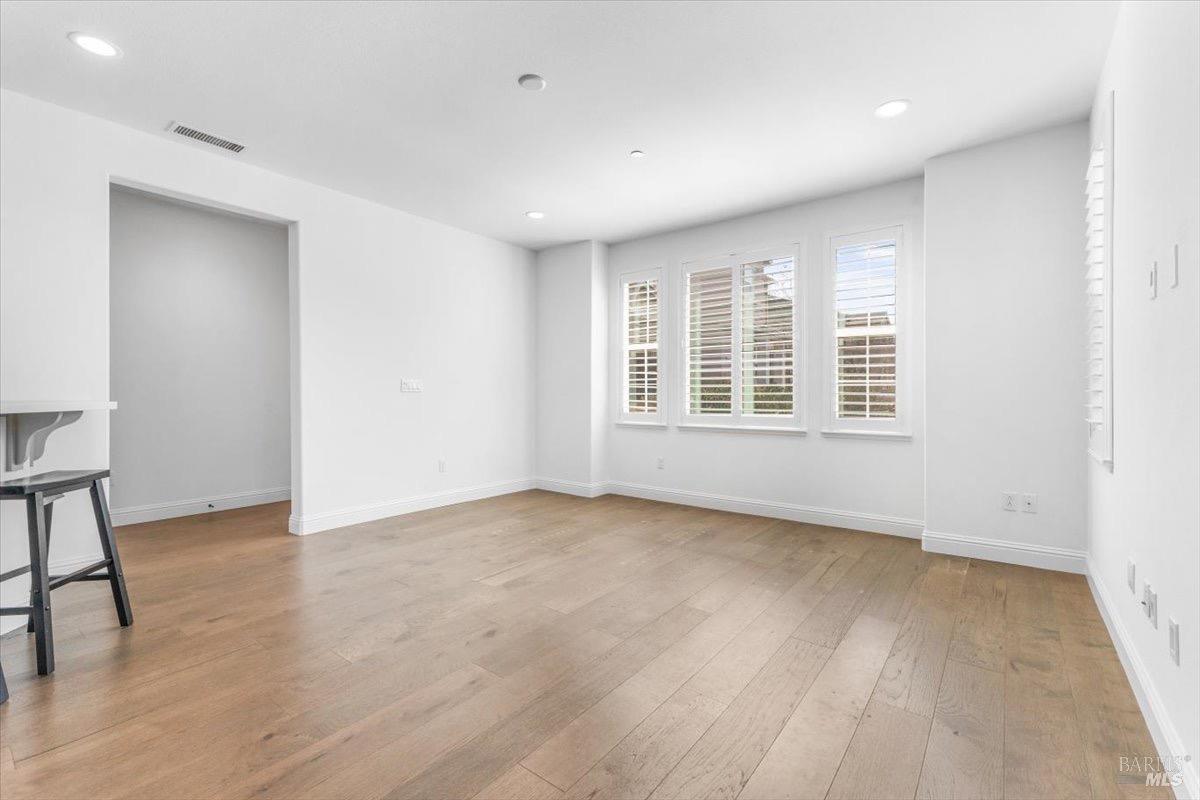 Detail Gallery Image 14 of 49 For 115 Lavender Cir, Healdsburg,  CA 95448 - 3 Beds | 2/1 Baths