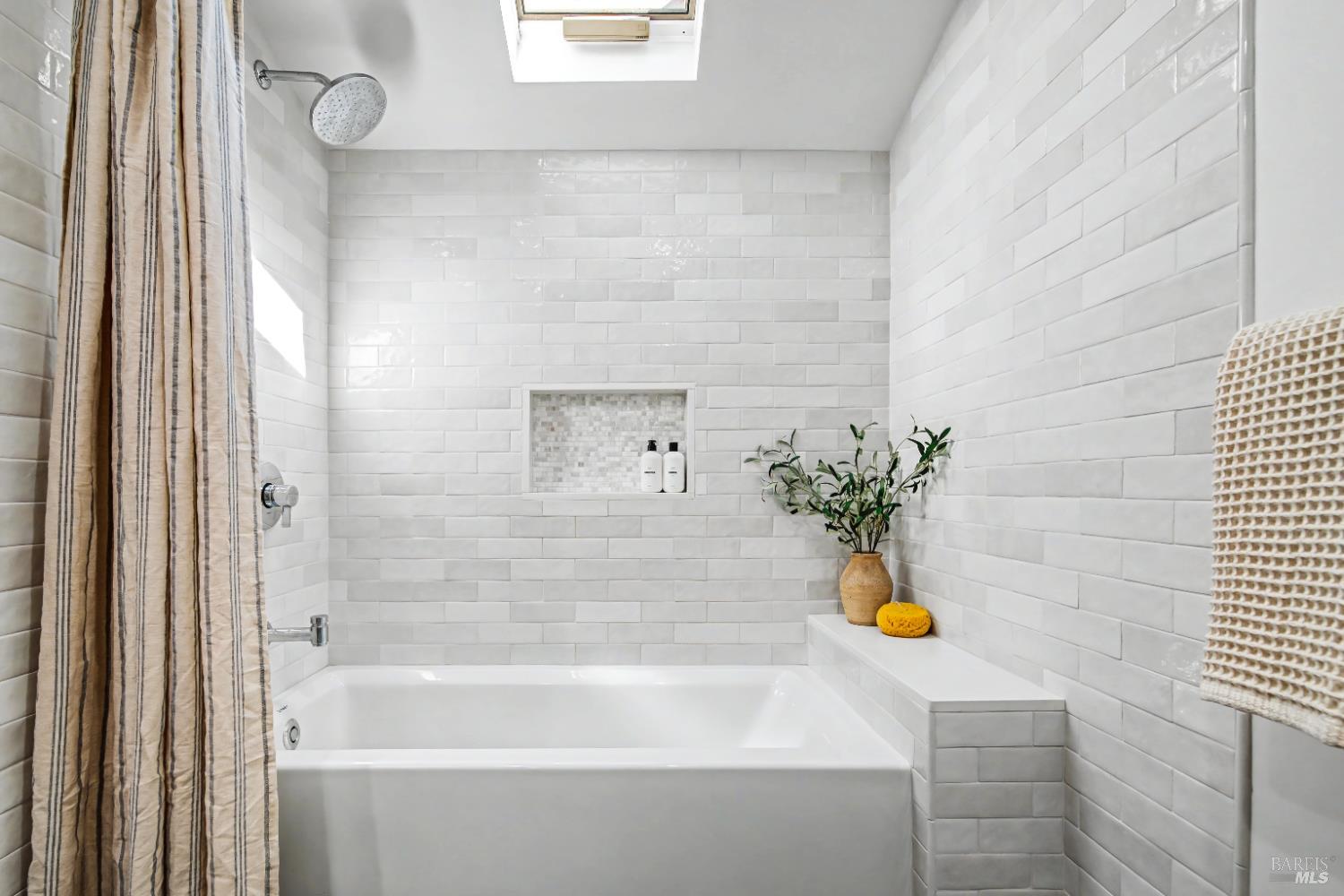 Detail Gallery Image 39 of 48 For 255 Knight Dr, San Rafael,  CA 94901 - 3 Beds | 2 Baths