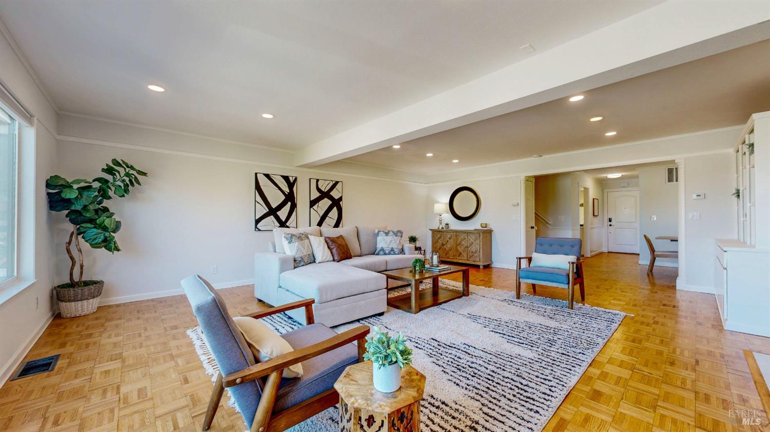 Detail Gallery Image 11 of 63 For 1253 Royal Oak Ter #C,  Novato,  CA 94947 - 3 Beds | 2/1 Baths