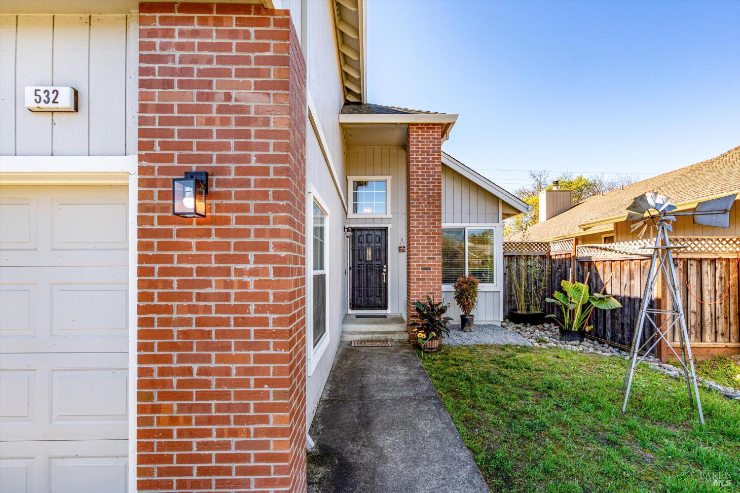 Detail Gallery Image 8 of 65 For 532 Walten Way, Windsor,  CA 95492 - 4 Beds | 2/1 Baths