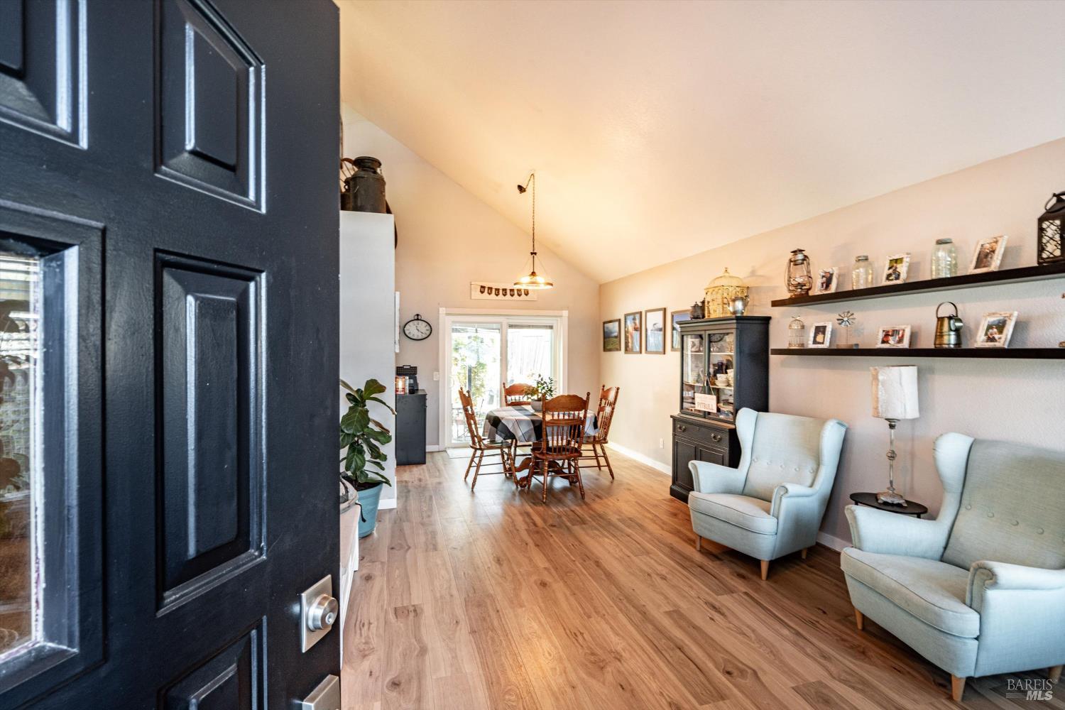 Detail Gallery Image 14 of 65 For 532 Walten Way, Windsor,  CA 95492 - 4 Beds | 2/1 Baths