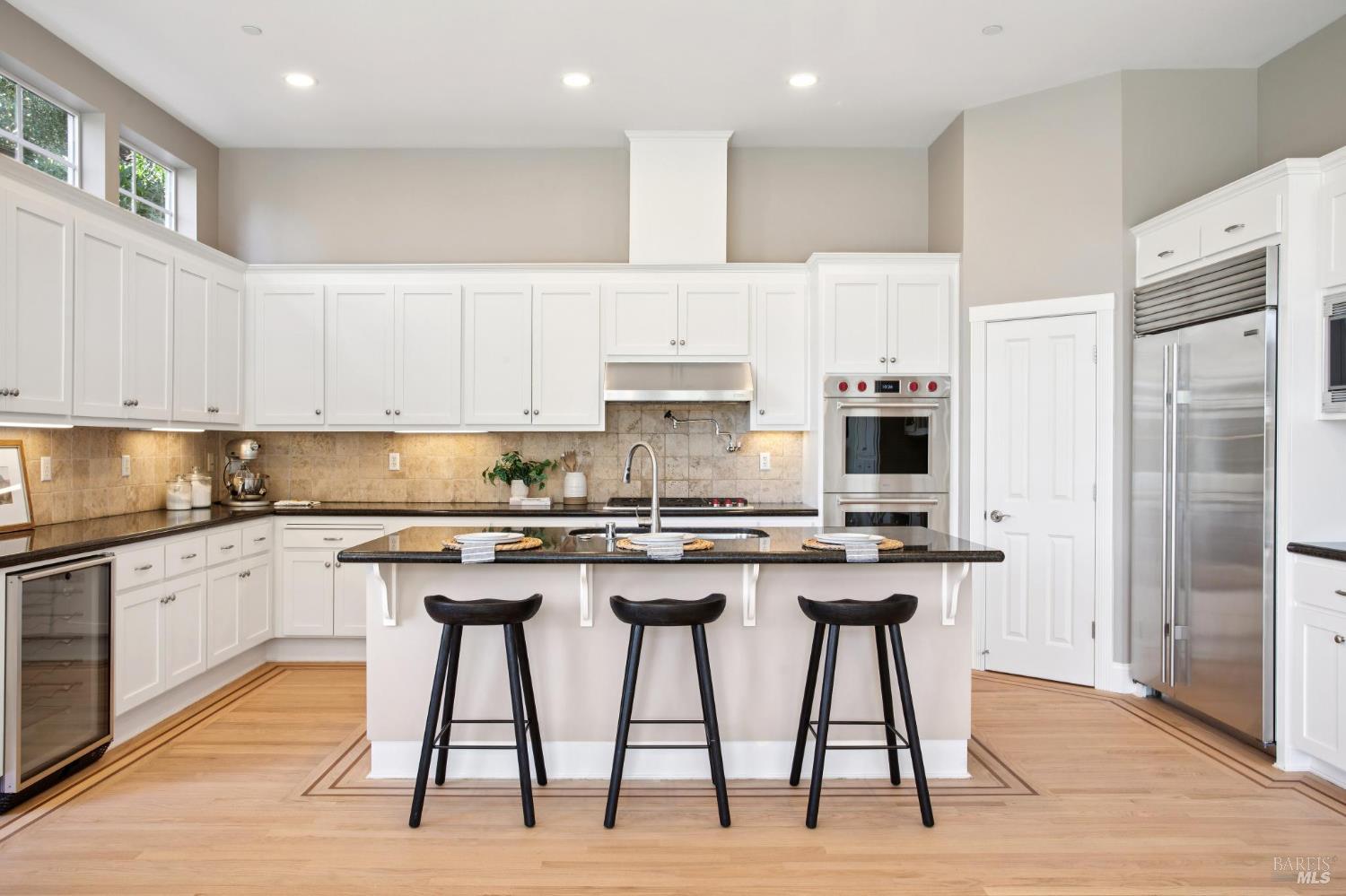 Detail Gallery Image 10 of 41 For 508 Blue Jay Way, Mill Valley,  CA 94941 - 4 Beds | 2/1 Baths