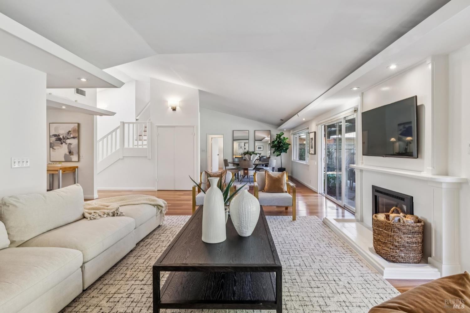 Detail Gallery Image 17 of 64 For 38 Cornell Ave, Larkspur,  CA 94939 - 5 Beds | 3 Baths