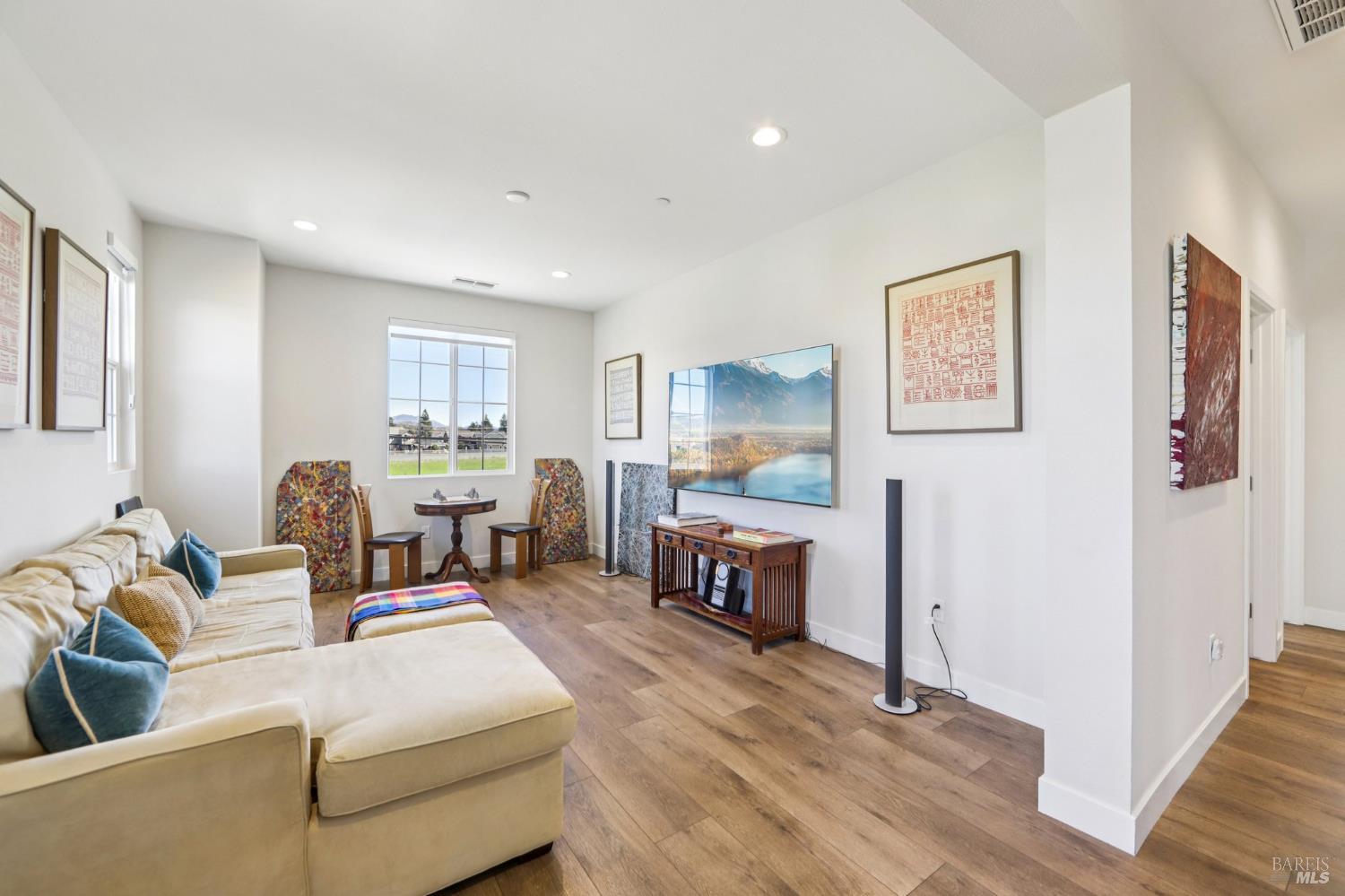 Detail Gallery Image 21 of 56 For 2453 Francisco Ave, Santa Rosa,  CA 95403 - 4 Beds | 3 Baths