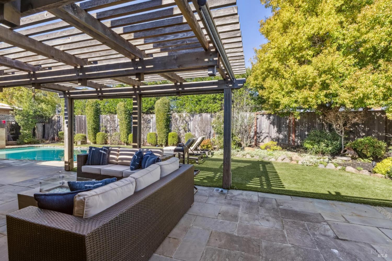 Detail Gallery Image 10 of 64 For 38 Cornell Ave, Larkspur,  CA 94939 - 5 Beds | 3 Baths