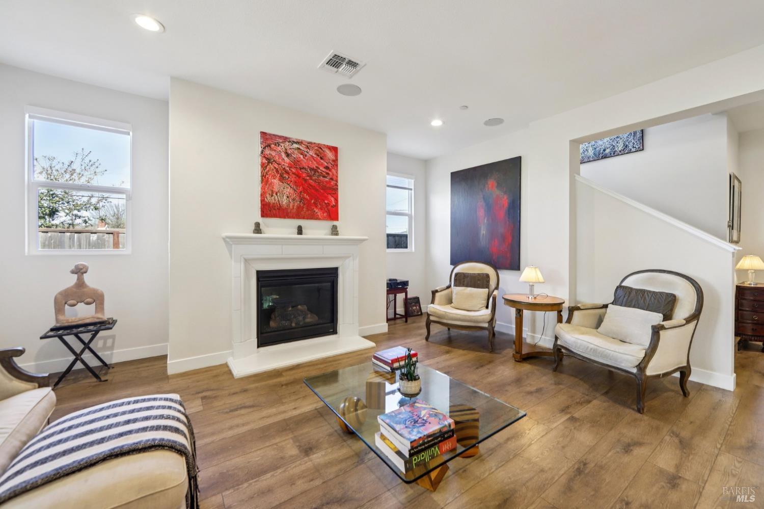 Detail Gallery Image 9 of 56 For 2453 Francisco Ave, Santa Rosa,  CA 95403 - 4 Beds | 3 Baths