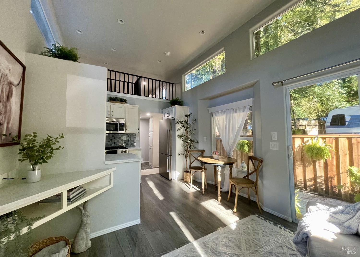 Detail Gallery Image 5 of 21 For 14755 Armstrong Woods Rd 18, Guerneville,  CA 95446 - 1 Beds | 1 Baths