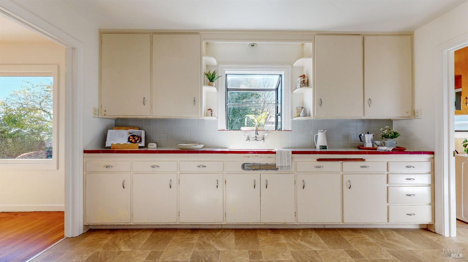 Detail Gallery Image 8 of 28 For 712 Oak Ter, Petaluma,  CA 94952 - 2 Beds | 1 Baths