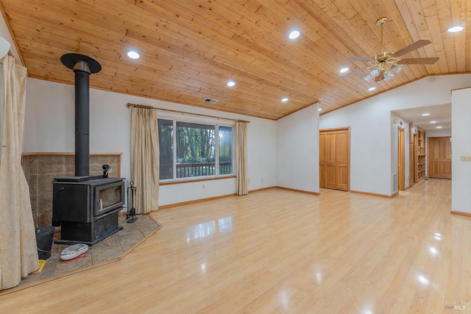 Detail Gallery Image 5 of 42 For 4862 Blue Lake Rd, Willits,  CA 95490 - 3 Beds | 2 Baths