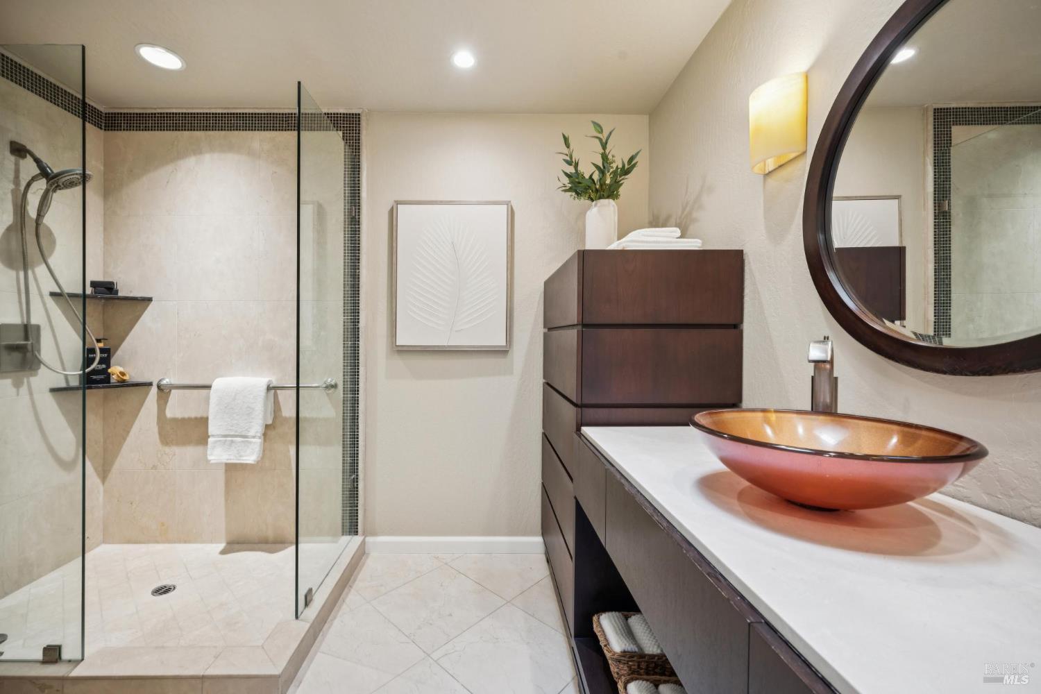 Detail Gallery Image 25 of 54 For 20 Porto Bello Dr, San Rafael,  CA 94901 - 2 Beds | 2 Baths