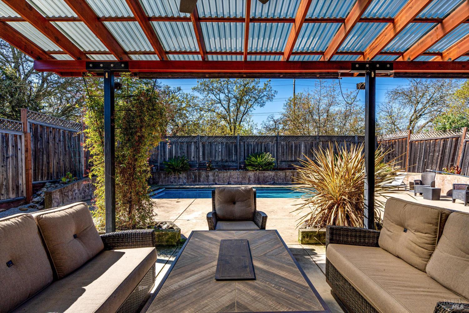 Detail Gallery Image 6 of 65 For 532 Walten Way, Windsor,  CA 95492 - 4 Beds | 2/1 Baths