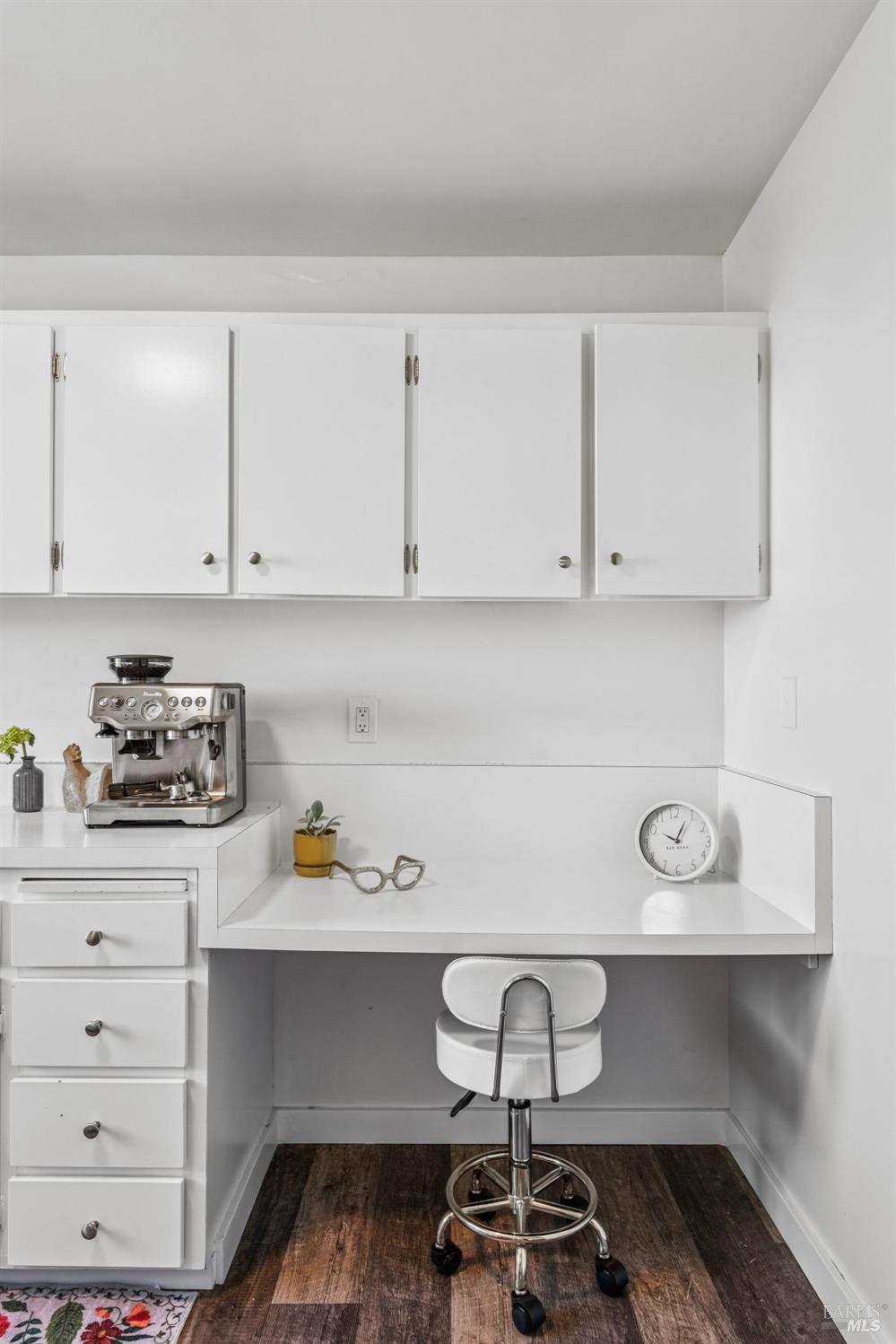 Detail Gallery Image 4 of 30 For 1366 Mission Dr, Sonoma,  CA 95476 - 2 Beds | 1 Baths