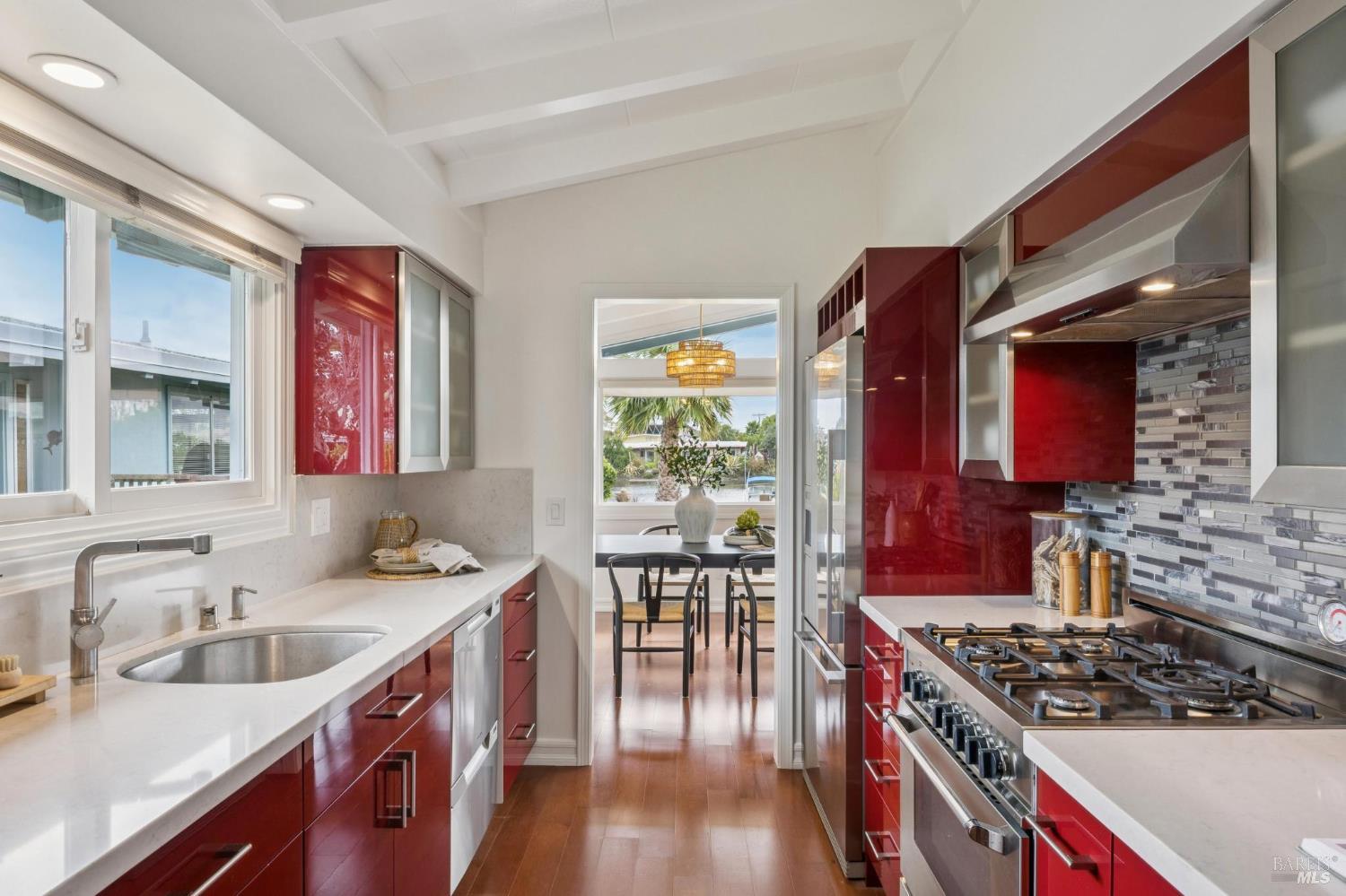 Detail Gallery Image 15 of 54 For 20 Porto Bello Dr, San Rafael,  CA 94901 - 2 Beds | 2 Baths