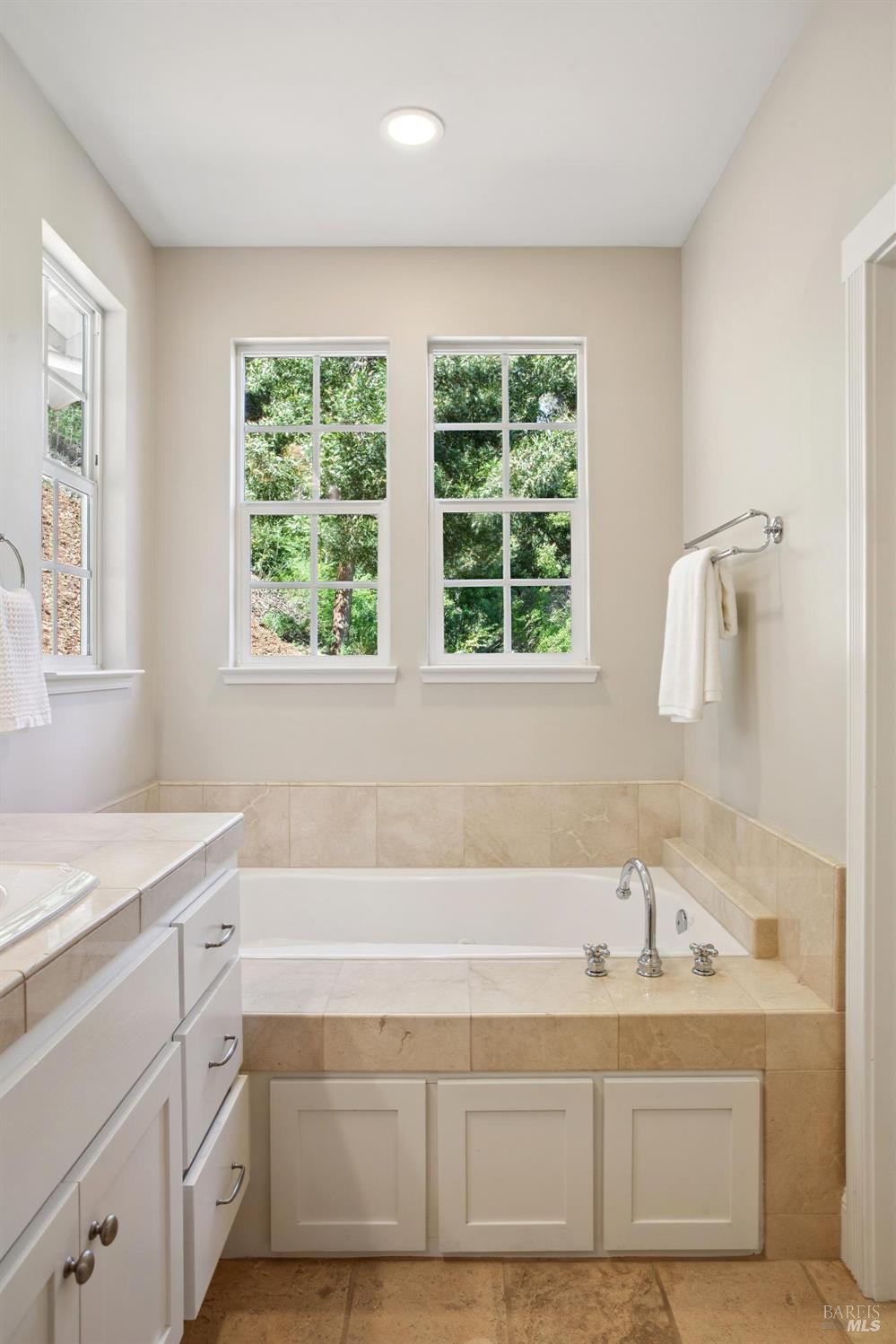 Detail Gallery Image 28 of 41 For 508 Blue Jay Way, Mill Valley,  CA 94941 - 4 Beds | 2/1 Baths