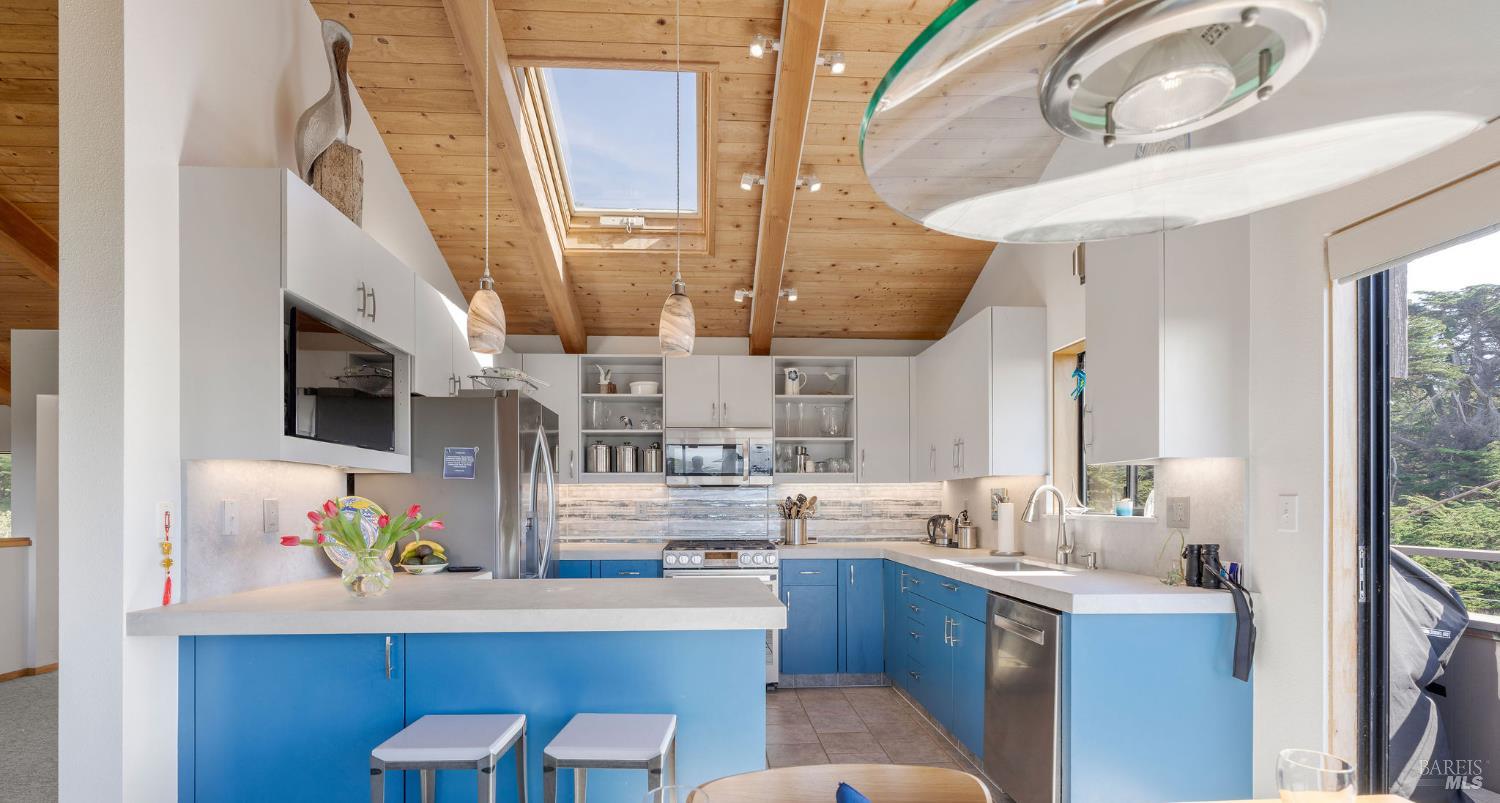 Detail Gallery Image 5 of 70 For 39574 Leeward Rd, The Sea Ranch,  CA 95497 - 2 Beds | 3 Baths