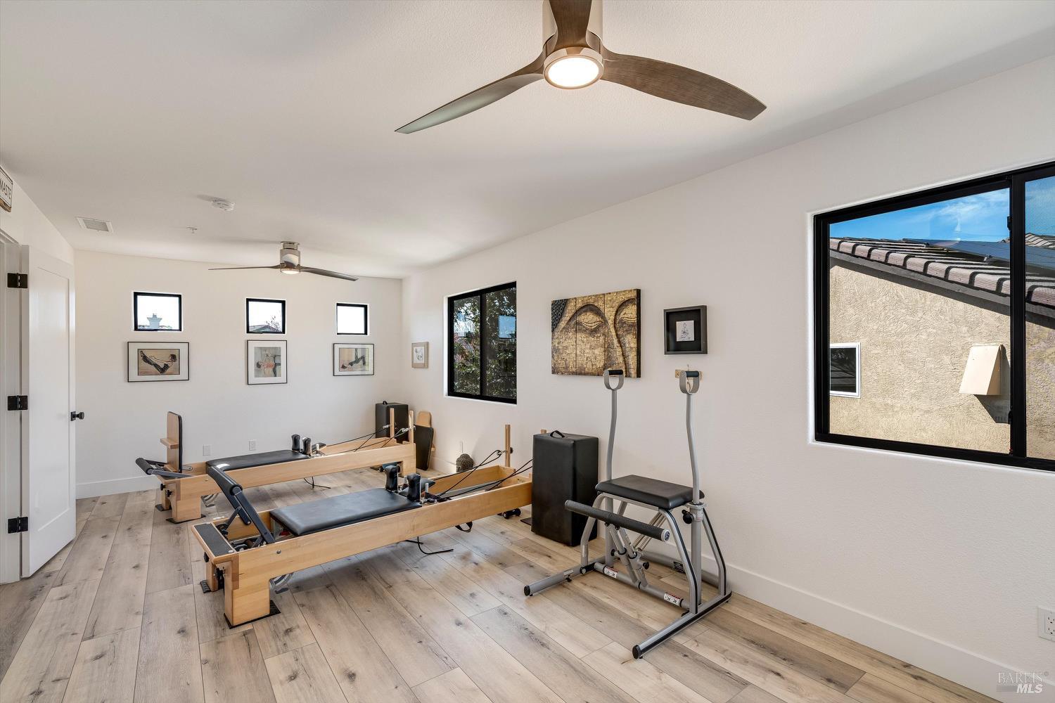 Detail Gallery Image 25 of 77 For 100 S Newport Dr, Napa,  CA 94559 - 4 Beds | 2/1 Baths