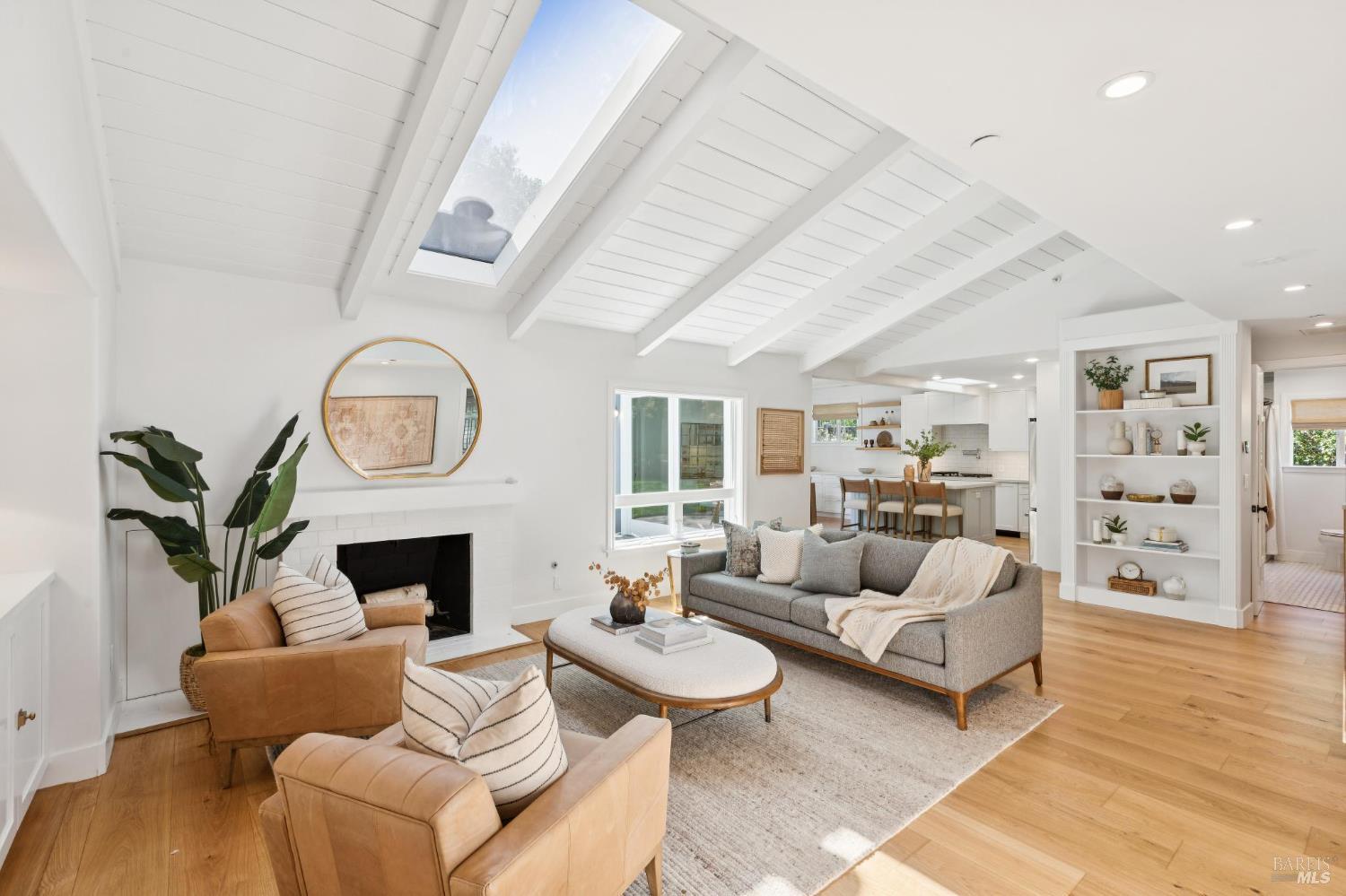 Detail Gallery Image 4 of 31 For 334 Karen Way, Tiburon,  CA 94920 - 4 Beds | 2 Baths