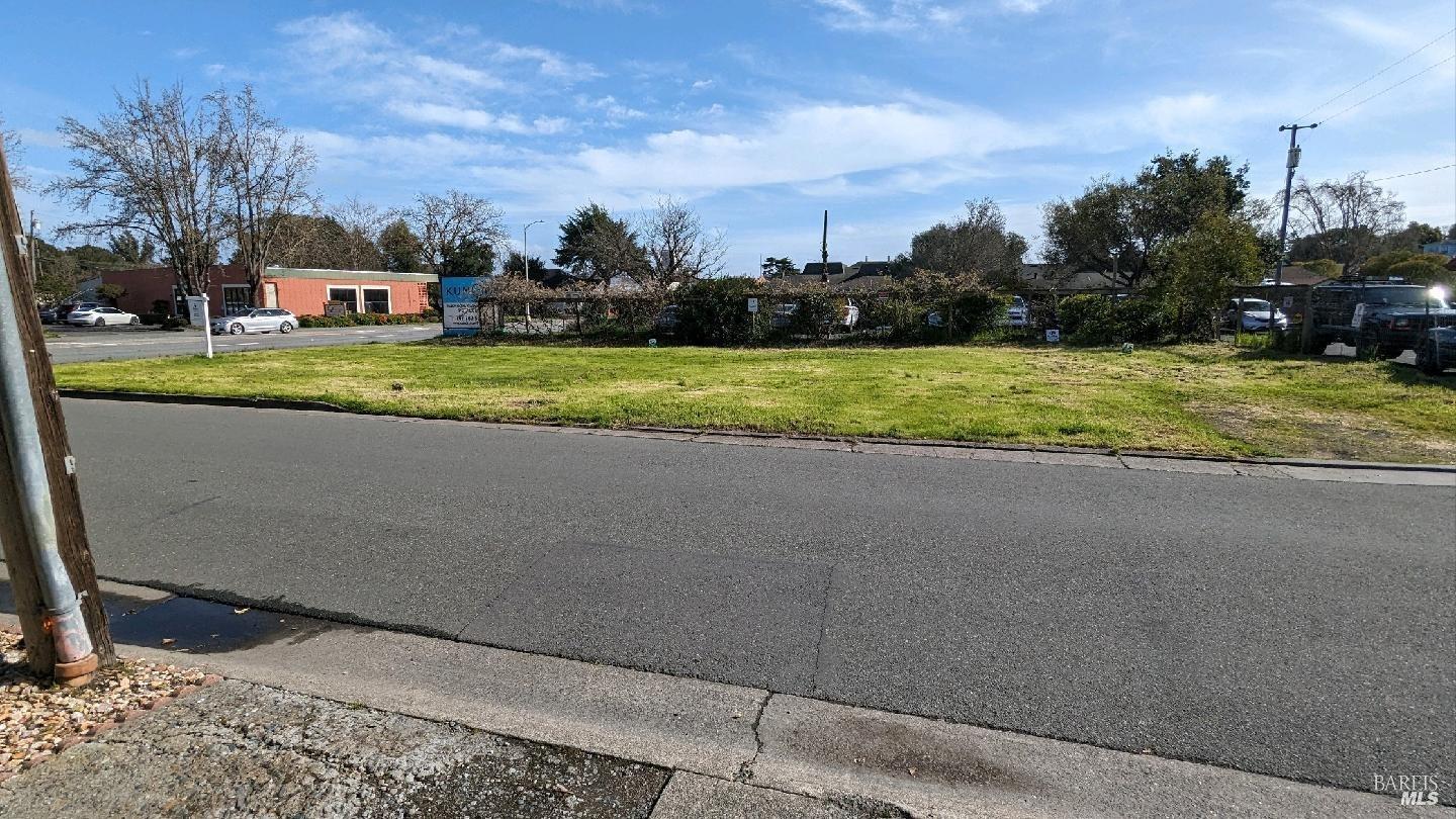 Detail Gallery Image 3 of 6 For 719 Petaluma Blvd, Petaluma,  CA 94952 - – Beds | – Baths