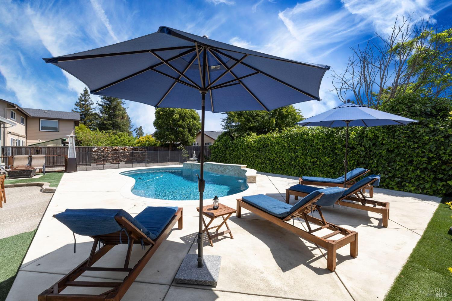 Detail Gallery Image 2 of 41 For 5328 Daniel Dr, Rohnert Park,  CA 94928 - 4 Beds | 3 Baths