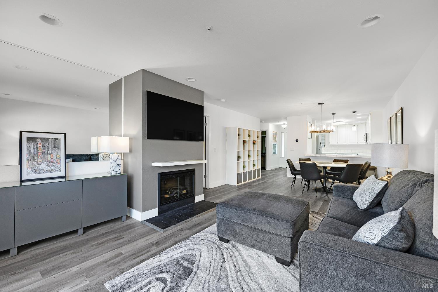 Detail Gallery Image 9 of 30 For 36 Bridle Path Ln, Novato,  CA 94945 - 2 Beds | 2 Baths