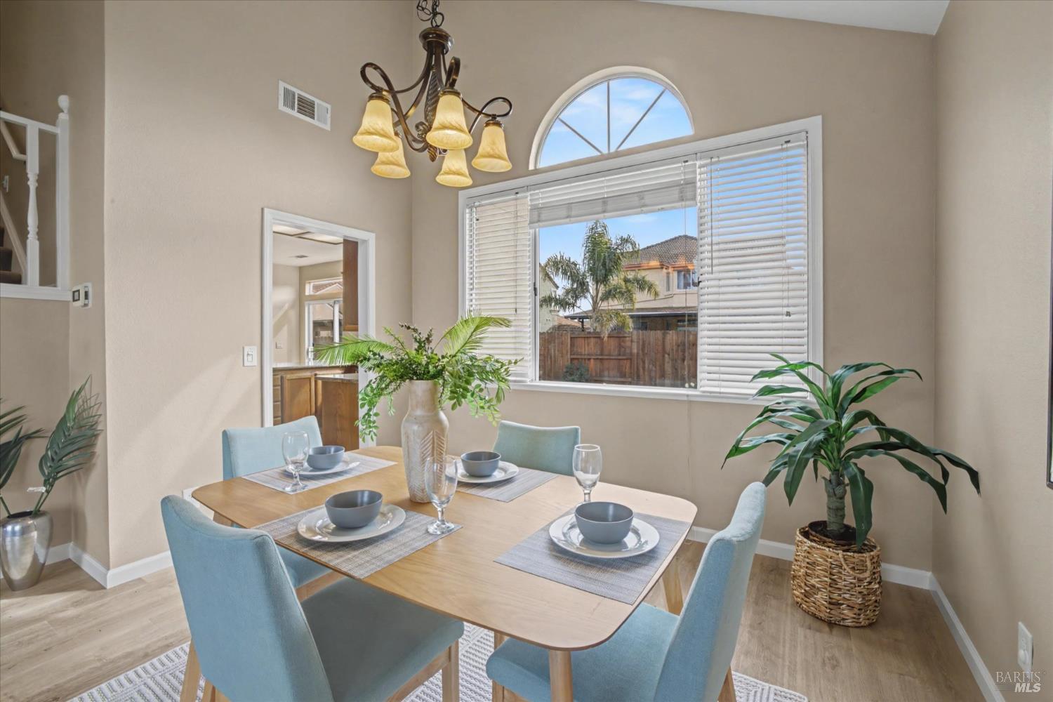 Detail Gallery Image 5 of 51 For 1030 Fox Hound Rd, Vacaville,  CA 95687 - 4 Beds | 2/1 Baths