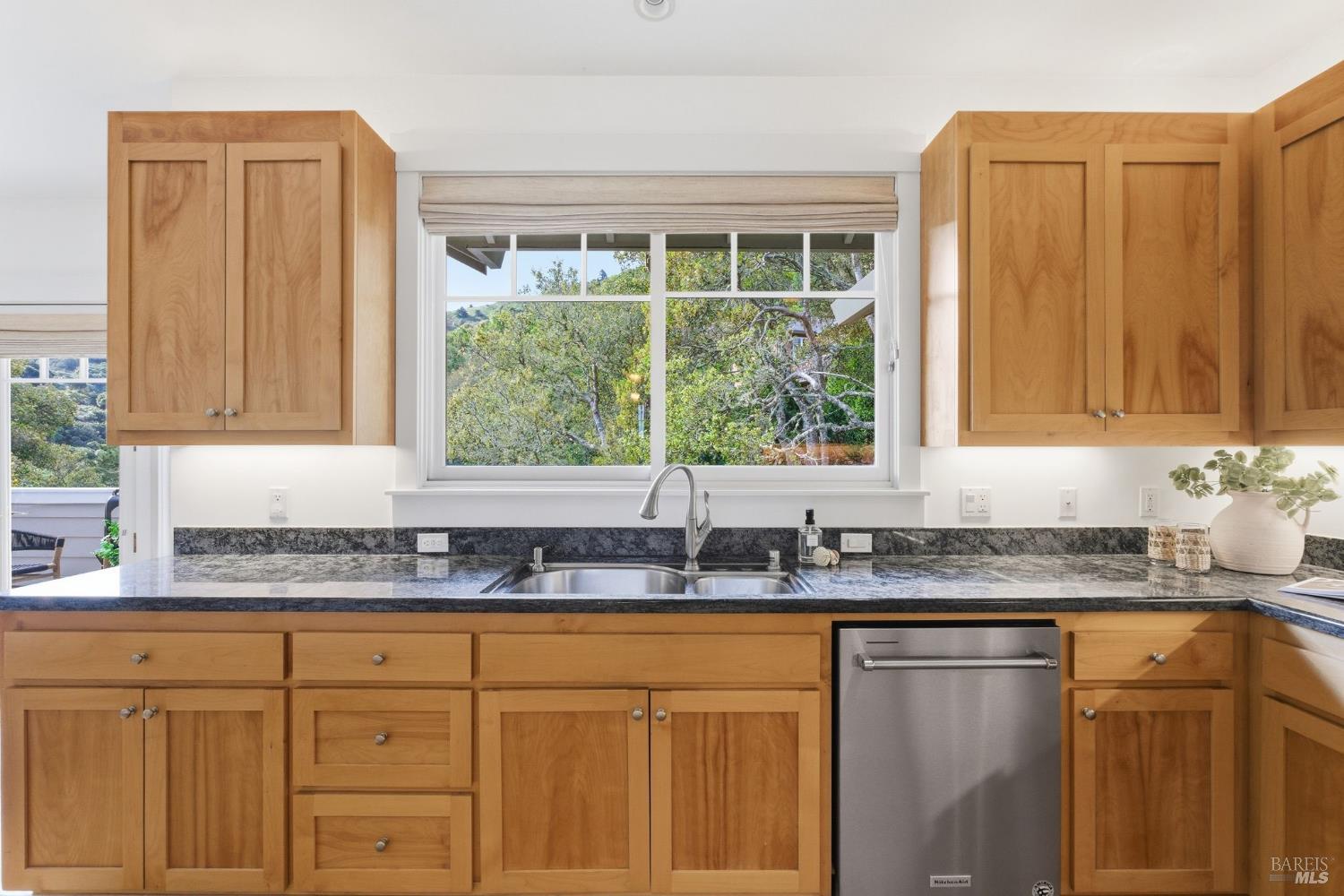 Detail Gallery Image 30 of 58 For 711 Forest Way, Mill Valley,  CA 94941 - 4 Beds | 3/1 Baths