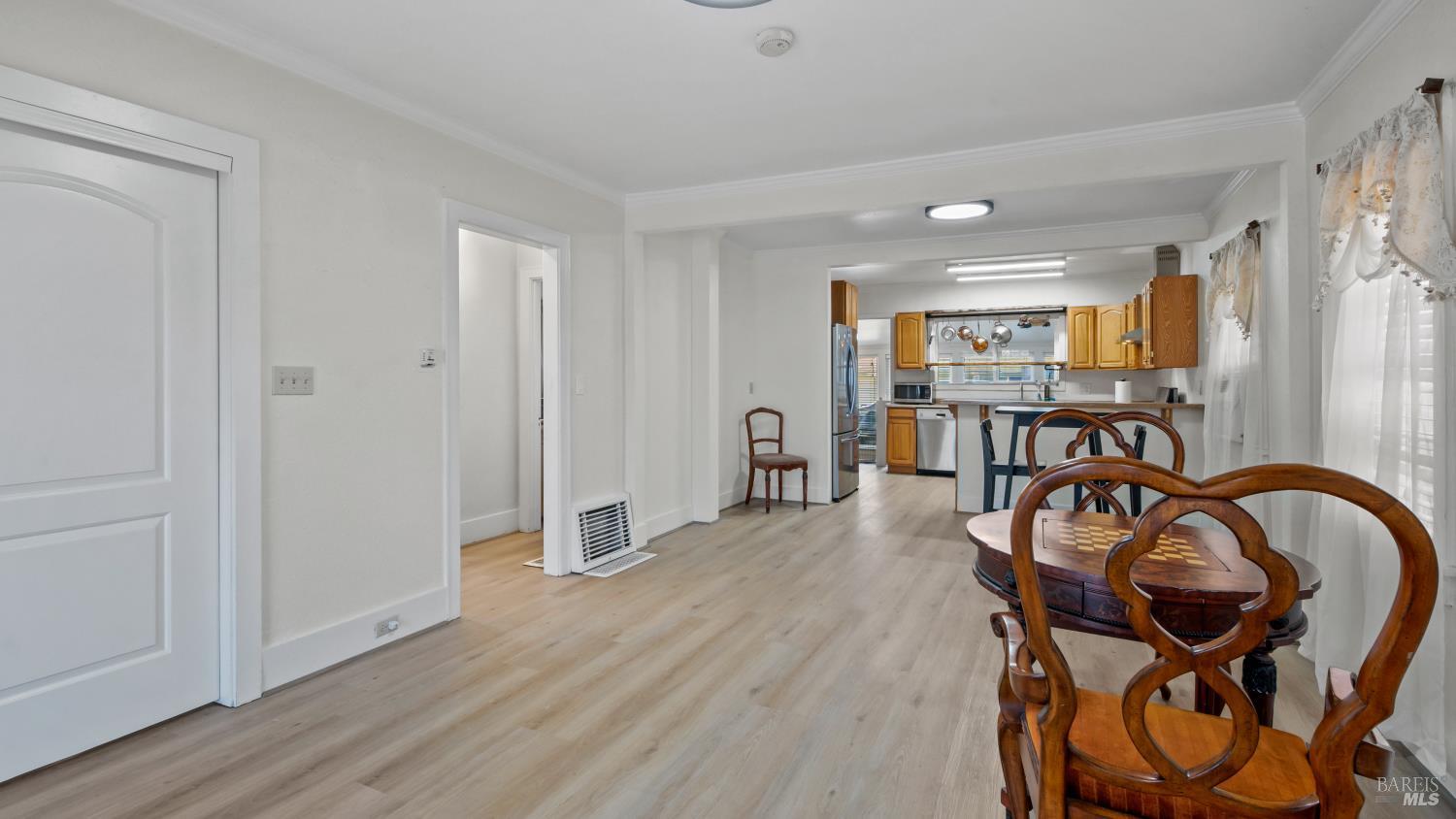 Detail Gallery Image 6 of 39 For 712 E Washington St, Petaluma,  CA 94952 - 2 Beds | 1 Baths