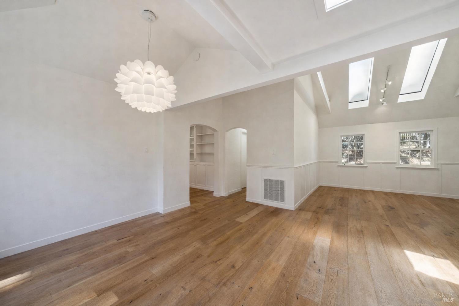 Detail Gallery Image 5 of 30 For 250 Evergreen Ave, Mill Valley,  CA 94941 - 3 Beds | 2 Baths