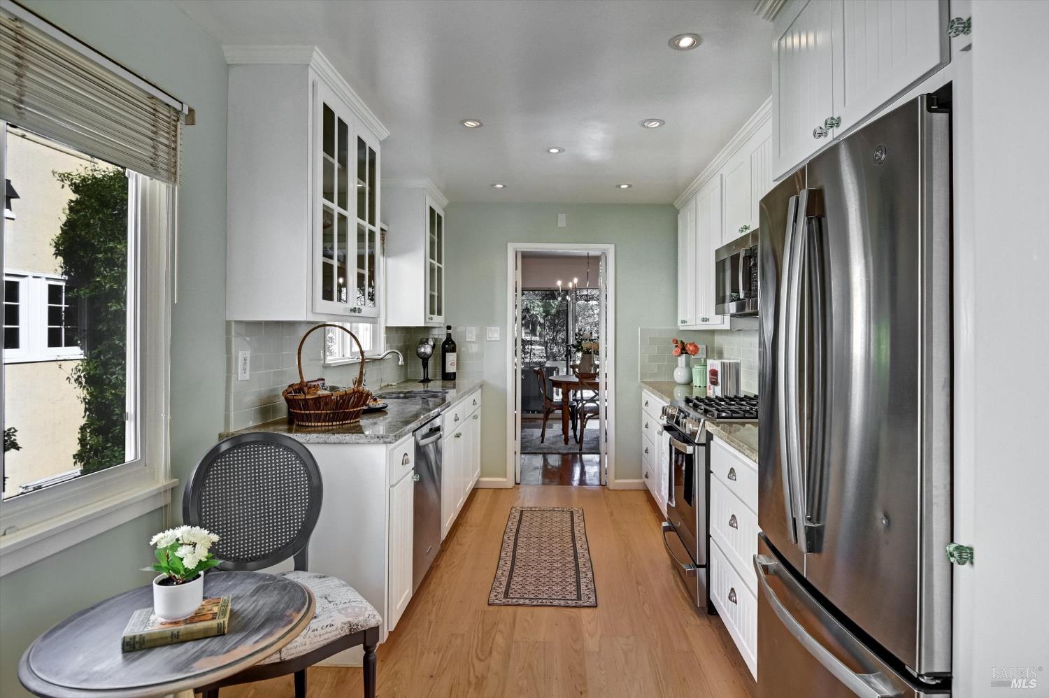 Detail Gallery Image 18 of 36 For 28 Hillcrest Dr, San Rafael,  CA 94901 - 2 Beds | 2 Baths