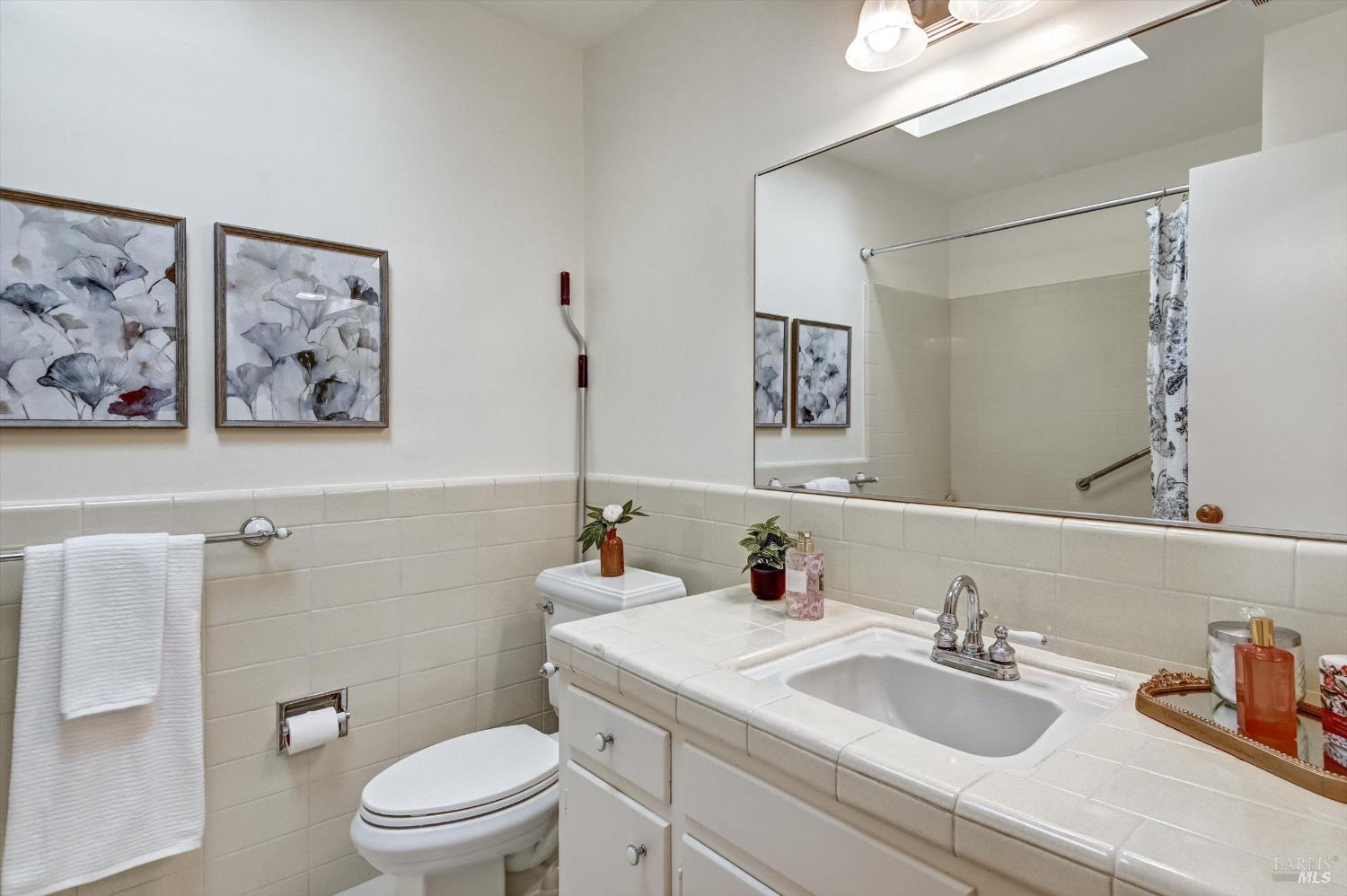 Detail Gallery Image 26 of 36 For 28 Hillcrest Dr, San Rafael,  CA 94901 - 2 Beds | 2 Baths