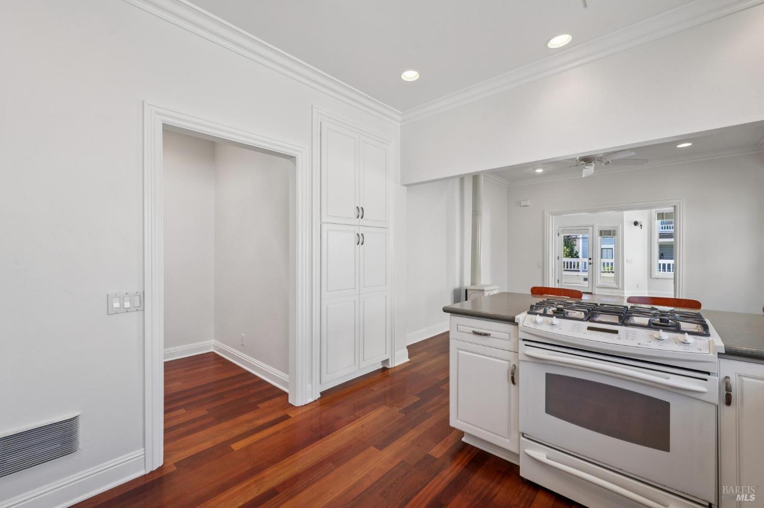 Detail Gallery Image 22 of 80 For 102 F St, San Rafael,  CA 94901 - 5 Beds | 4 Baths