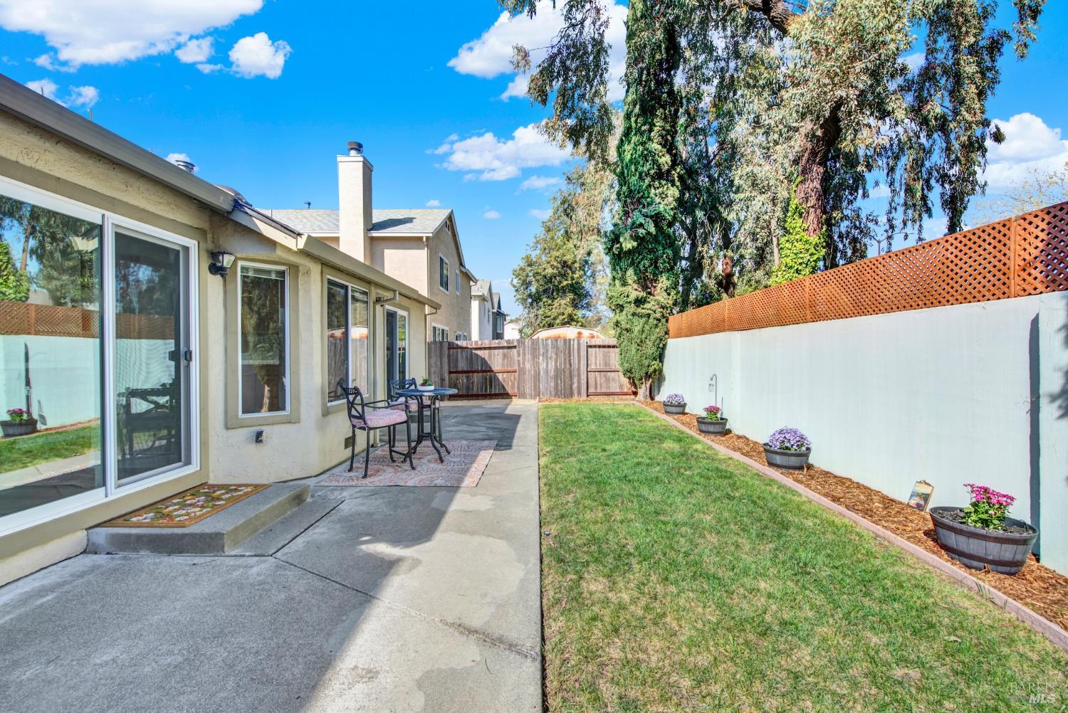 Detail Gallery Image 5 of 50 For 329 Ridgecrest Cir, Suisun City,  CA 94585 - 2 Beds | 2 Baths