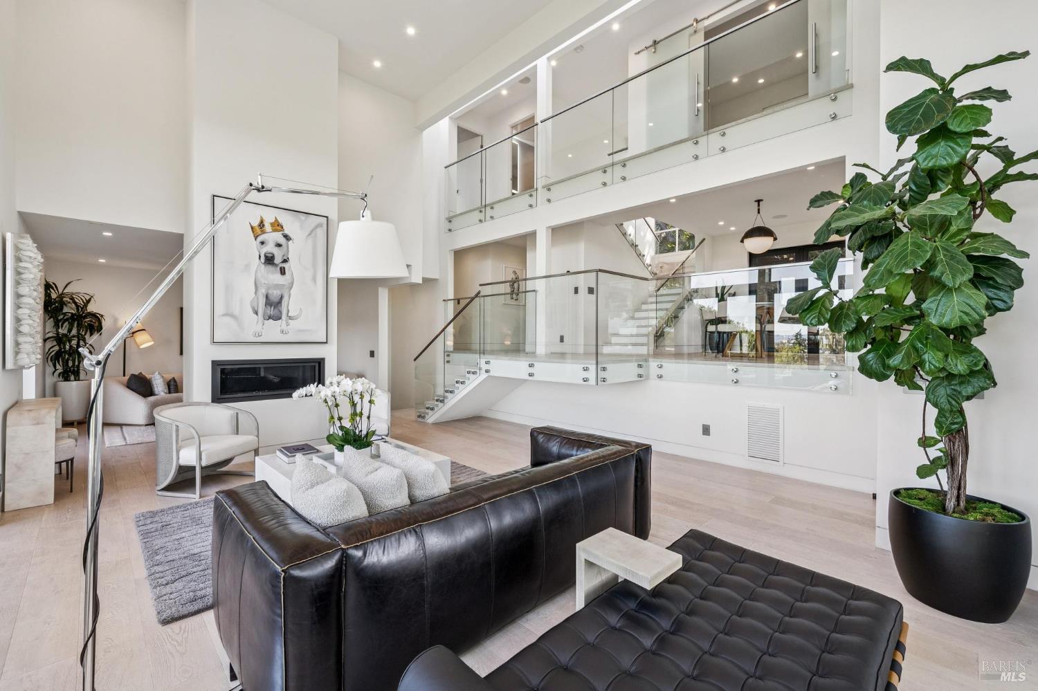 Detail Gallery Image 12 of 54 For 18 Laurel Ln, Sausalito,  CA 94965 - 4 Beds | 3/1 Baths