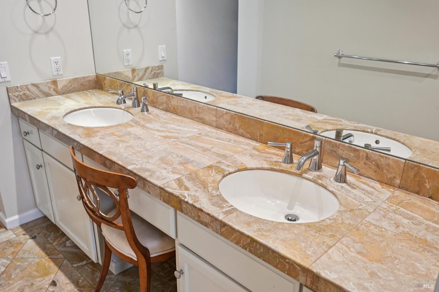 Detail Gallery Image 38 of 61 For 113 Convent Ct, San Rafael,  CA 94901 - 3 Beds | 2/2 Baths