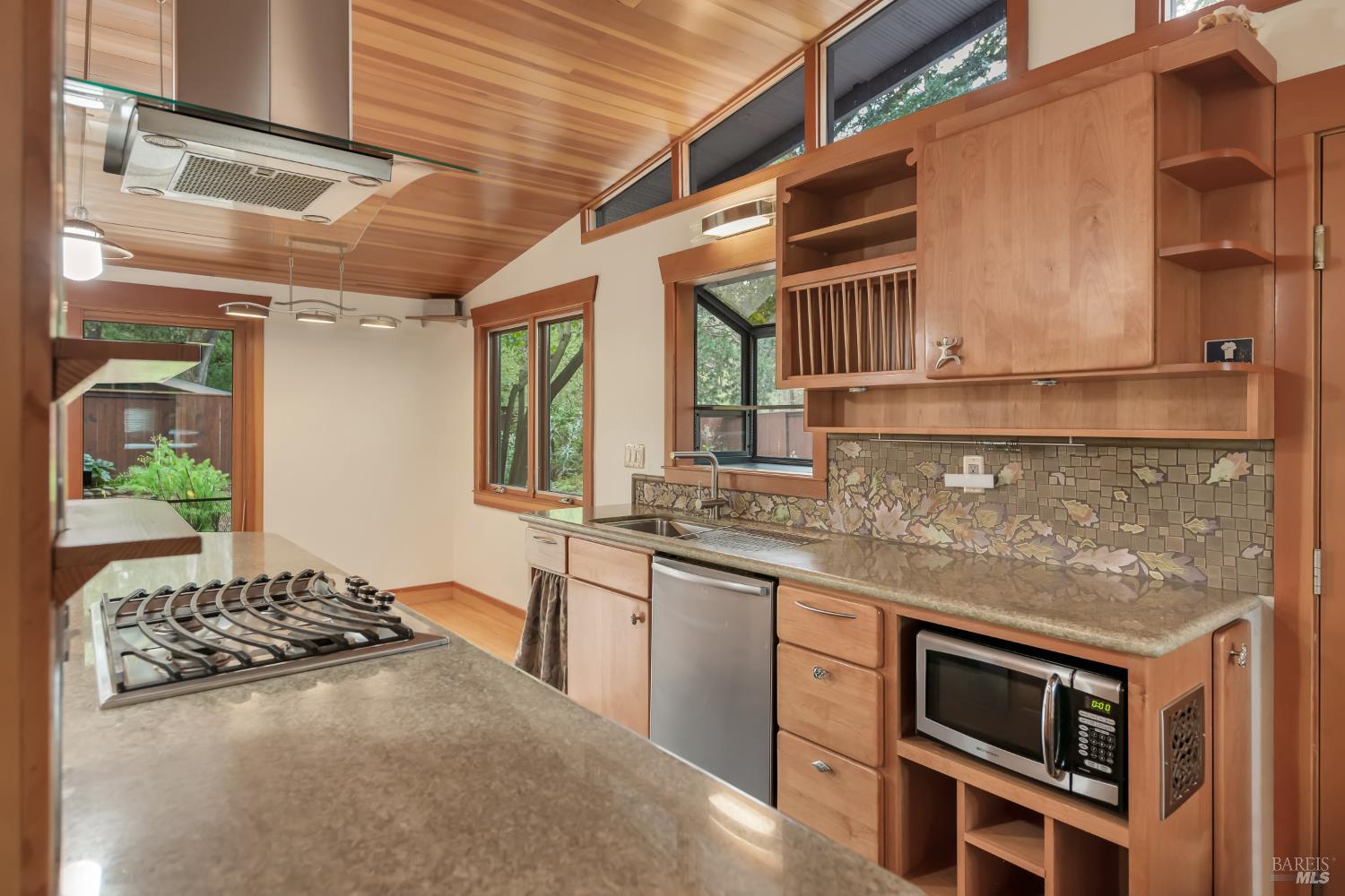 Detail Gallery Image 8 of 52 For 838 Oakwood Dr, Sonoma,  CA 95476 - 3 Beds | 2 Baths