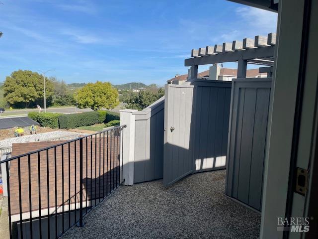 Detail Gallery Image 2 of 34 For 14 Scottsdale Way, Novato,  CA 94947 - 2 Beds | 2 Baths