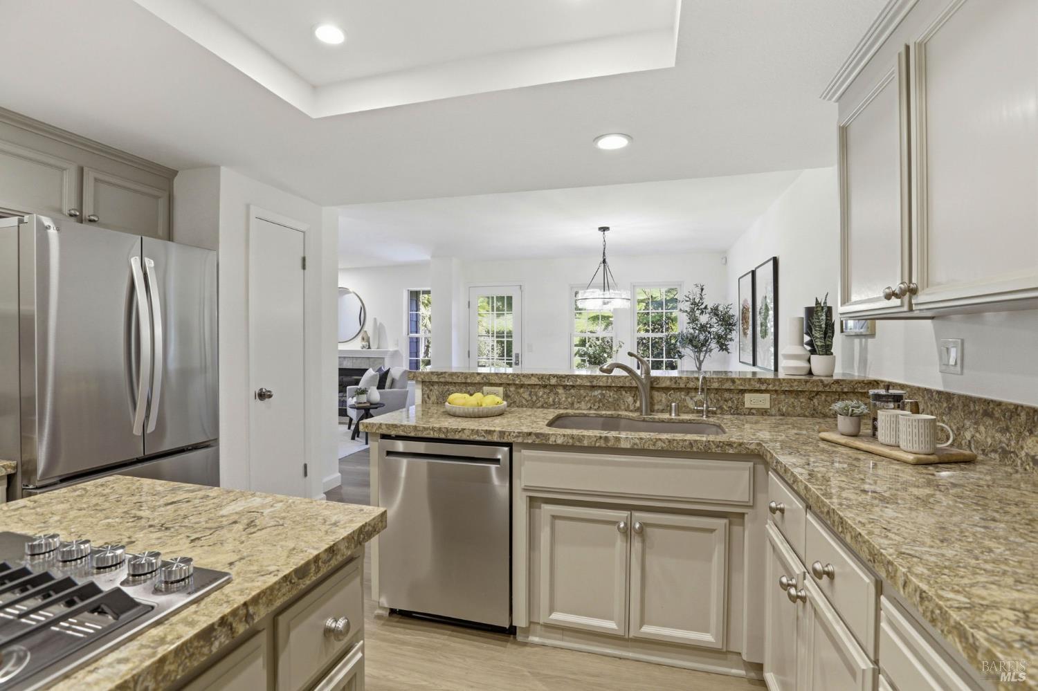 Detail Gallery Image 9 of 44 For 8 Partridge Dr, San Rafael,  CA 94901 - 3 Beds | 2/1 Baths